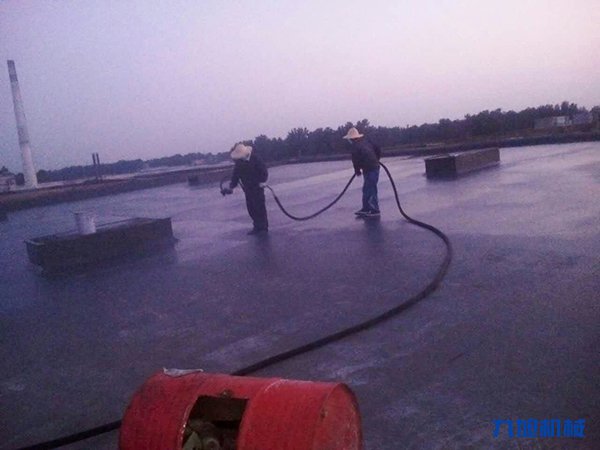 居住建筑節能選擇聚氨酯泡沫保溫材料(圖1) 屋面聚氨酯保溫噴涂施工案例