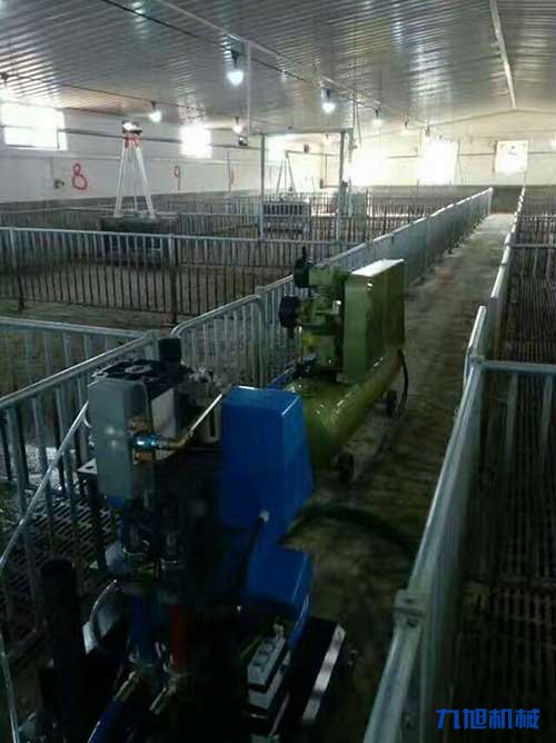 噴涂機產生的硬質聚氨酯泡沬保溫性能好(圖2) 噴涂機聚氨酯豬舍保溫施工