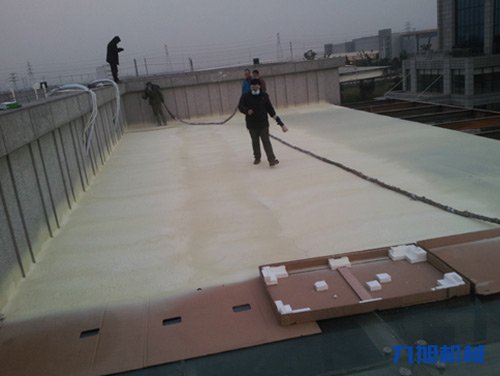 北京聚氨酯噴涂機(jī)(圖2) 屋面聚氨酯保溫工程